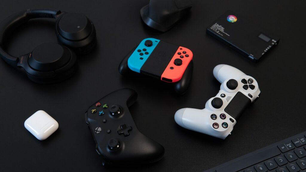 Controller von Konsolen, Nintendo Switch, Playstation 5, Xbox Series